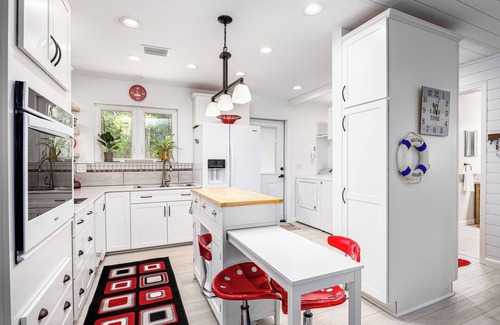 Melrose Cabaña | Lily Pad 2/2 Cottage-Snowbird Lake Escape, WIFI, Hot tub, Firepit, Boats, Fish