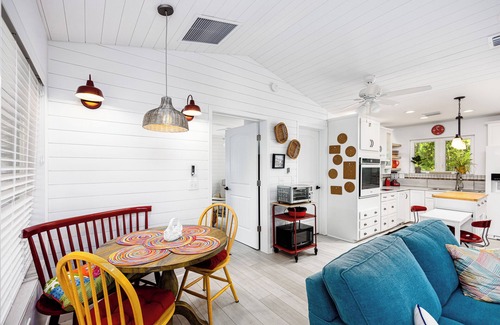 Melrose Cabaña | Lily Pad 2/2 Cottage-Snowbird Lake Escape, WIFI, Hot tub, Firepit, Boats, Fish