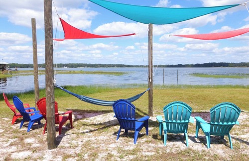 Melrose Cabaña | Lily Pad 2/2 Cottage-Snowbird Lake Escape, WIFI, Hot tub, Firepit, Boats, Fish