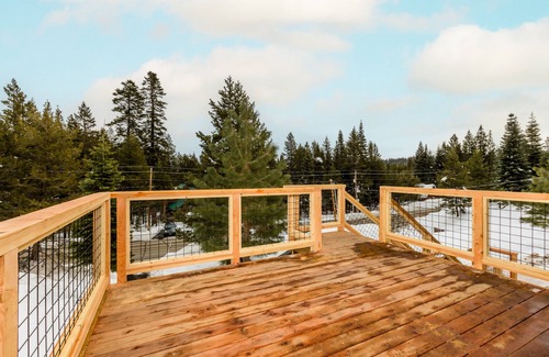 Truckee Casa | Lily Pad Modern w/Games, Smart TV's and HOA Amenities (Gym/HotTub/Sauna/Pool)