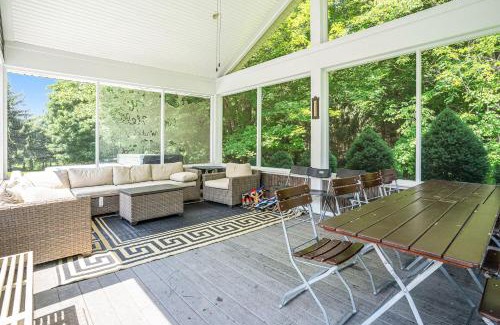South Haven Casa | Lily Pond Haven - Private Hot tub - Large recently remodeled home!