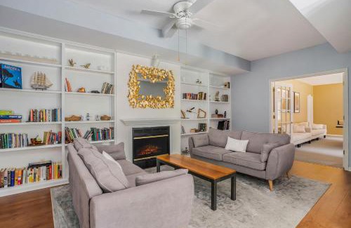 South Haven Casa | Lily Pond Haven - Private Hot tub - Large recently remodeled home!