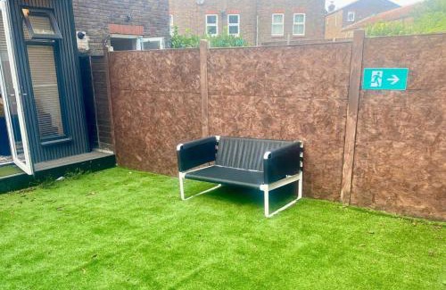 Thamesmead East Casa | Lily's Home - 4 Bedroom House