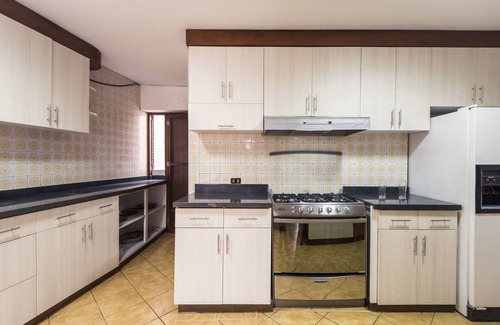San Borja Casa | Lima Fabulous House 5br sleep8 Next Mall