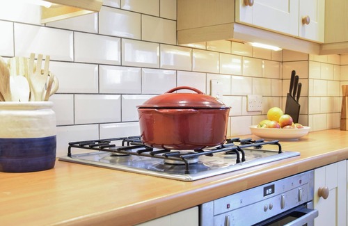 Blythburgh Cabaña | LIME TREE COTTAGE, BLYTHBURGH, pet friendly, with pool in Southwold