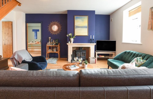 Blythburgh Cabaña | LIME TREE COTTAGE, pet friendly, with pool in Southwold
