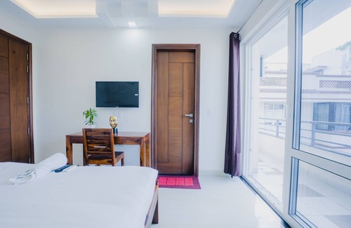 Gurugram Hotel | Lime Tree Hotel Golf Course Extension Rd