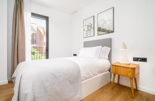 Collblanc y La Torrassa Apartamento | Limehome Barcelona Plaça Pirineus