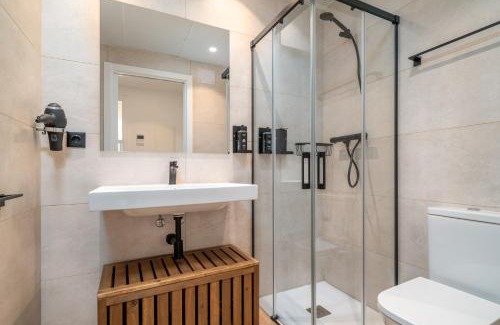 Collblanc y La Torrassa Apartamento | Limehome Barcelona Plaça Pirineus