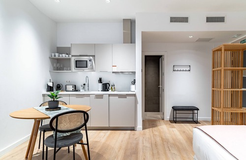 Cruz Roja-Capuchinos Apartamento | Limehome Sevilla Ronda de Capuchinos