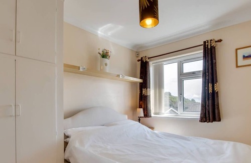 Mumbles Chalet De Esquí | Este acogedor chalet costero se encuentra en Limeslade, sentado en una posición elevada con vistas al mar hacia mamá