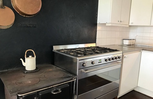 Burgsvik Casa | LIMESTONE COTTAGE CLOSE TO OCEAN & BISTRO