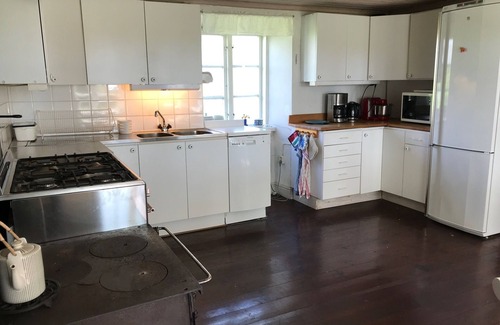 Burgsvik Casa | LIMESTONE COTTAGE CLOSE TO OCEAN & BISTRO