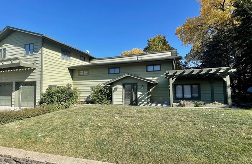 Webster Casa | Limited summer dates Lakefront sandy beach, sunroom, sauna, game room, kayaks!