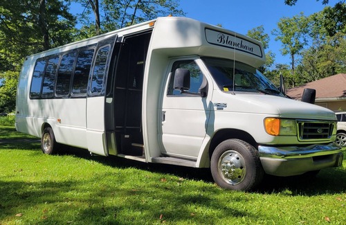 Lemont Casa | Limo Party Tailgate Bus