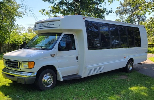Lemont Casa | Limo Party Tailgate Bus