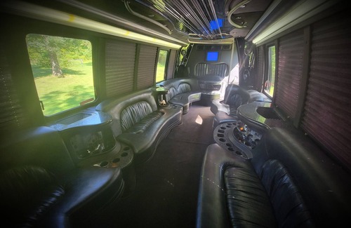 Lemont Casa | Limo Party Tailgate Bus