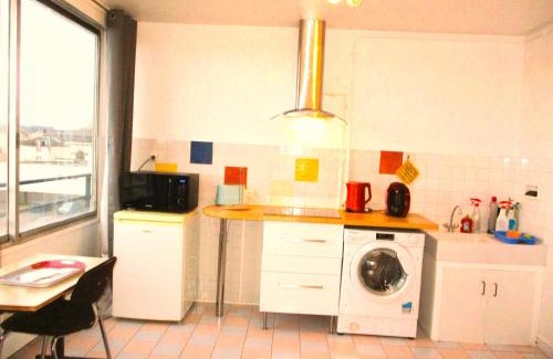 Limoges Apartamento | LIMOGES ,bus ligne directe mairie,CHU,facs ,à 5mn du petit leclerc!