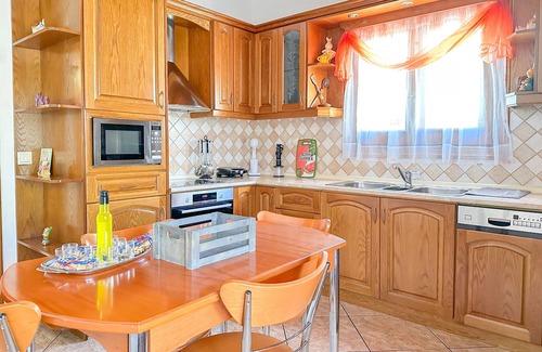 Termenades Casa | Limoncello, lovely family house, WiFi, close to amenities