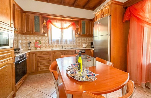 Termenades Casa | Limoncello, lovely family house, WiFi, close to amenities