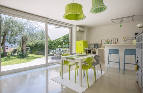 Limone sul Garda Apartamento | Limone - Pequeña casa rodeada de vegetación con vista al lago