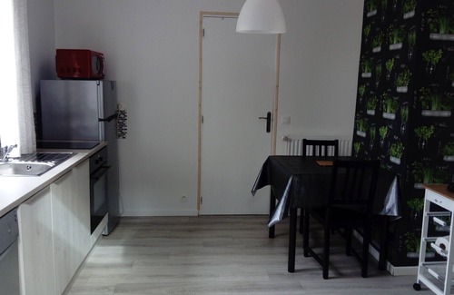 Le Bocasse Casa | Lin y el anfitrión, casa normanda con estilo contemporáneo.