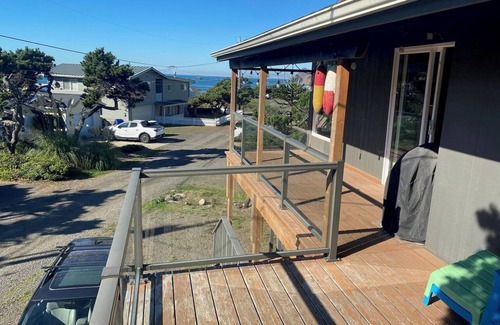 Roads End Casa | Lincoln City/Road's End Furnished Oregon Coast Cozy Home for Rent