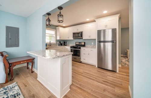 Paw Paw Lake Cabina | Lincoln Cottage by Paw Paw Lake