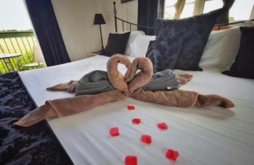 Lincoln Casa | Lincoln Holiday Retreat Lodge with Private Hot Tub