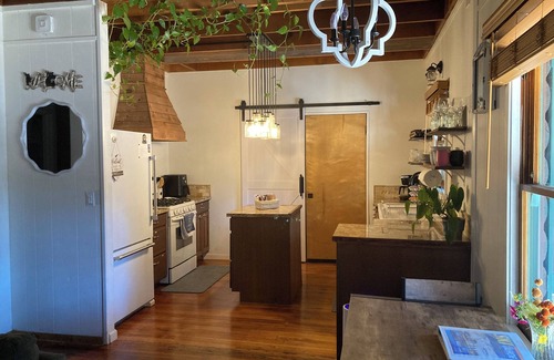 Al Tahoe Cabina | Pet Friendly Cabin, HotTub, Bikes, Kayaks, Gameroom, @ the Lake close to Skiing!