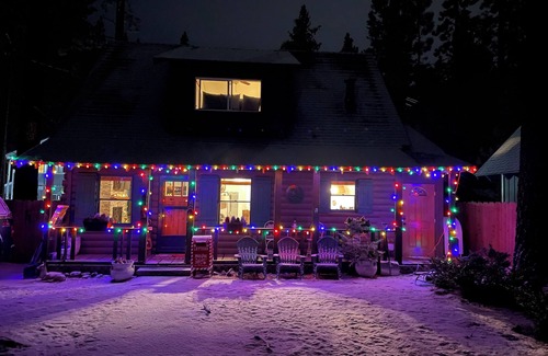 Al Tahoe Cabina | Pet Friendly Cabin, HotTub, Bikes, Kayaks, Gameroom, @ the Lake close to Skiing!