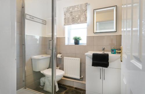 Lincoln Casa | Lincoln Spacious Accommodation Sleeps 6 Free Wi-Fi TV Free Parking Long Term Stay