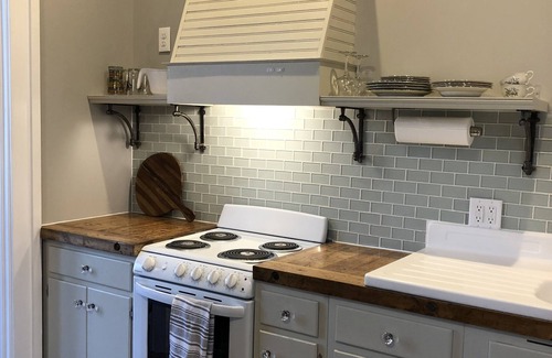Lincoln Apartamento | Lincoln’s Loft - Pearl’s Suite Downtown Lincoln, IL