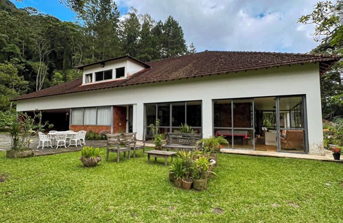 Vargem Grande Cabaña | Lindo Casarão em Meio à Natureza