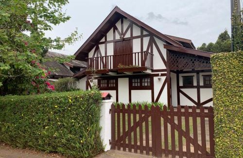 Vila Everest Casa | Linda Casa! Aconchegante e com ótima localização