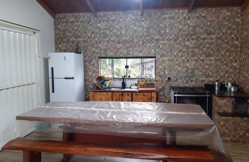 Chopinzinho Otro | Linda Casa de Campo com Lago Para Pesca, Mesa de Sinuca e Área Para Acampamento