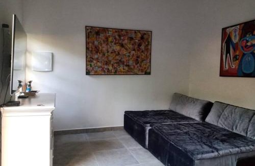 Praia da Enseada Apartamento | Linda casa em condomínio fechado