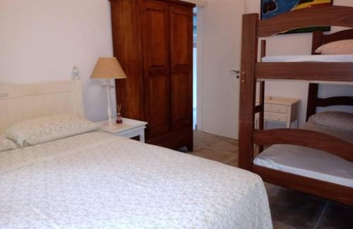 Praia da Enseada Apartamento | Linda casa em condomínio fechado