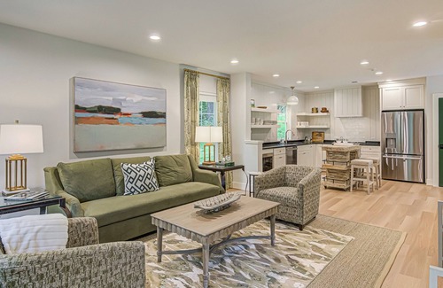 Winston - Salem Casa | Linda Cottage- Premium Retreat close to Wake Forest Campus w/ Lvl 2 EV Charger