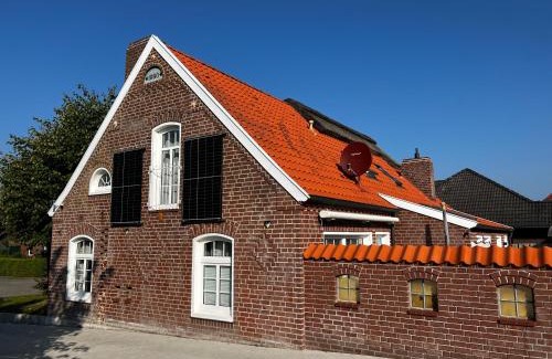 Osteel Casa | Lindenhuus-Urlaub unter einem Teilreetdach-Terrasse - Nahe Norden-Norddeich