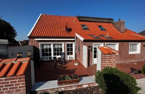 Osteel Casa | Lindenhuus-Urlaub unter einem Teilreetdach-Terrasse - Nahe Norden-Norddeich