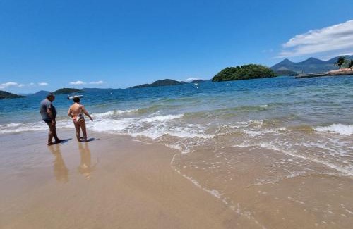 Bracui Apartamento | lindo apartamento frente ao mar pe na areia