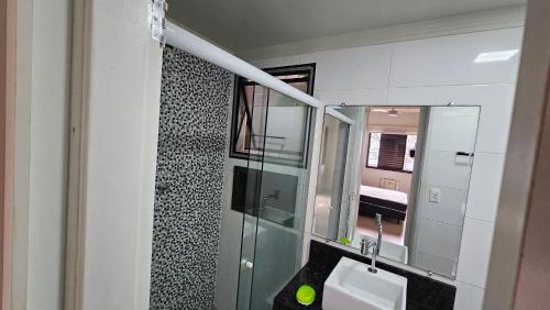 Vila Julia Apartamento | Lindo apartamento reformado a duas quadras da praia da Enseada