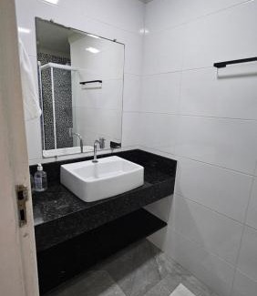 Vila Julia Apartamento | Lindo apartamento reformado a duas quadras da praia da Enseada