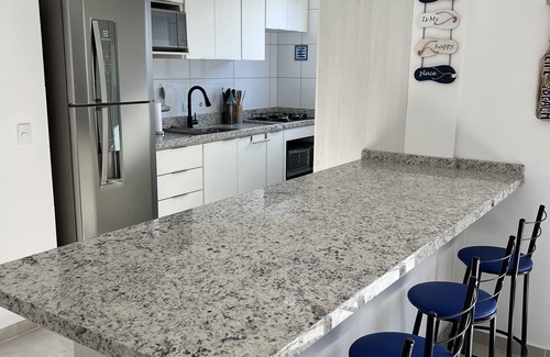 Guaratuba Apartamento | Lindo apto c/ar cond. perto da praia