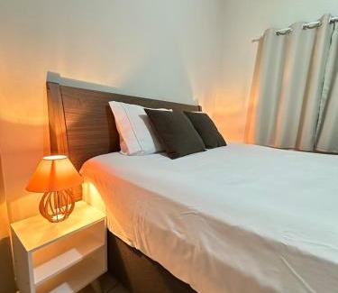 Marilia Casa | Lindo Sobrado 2 quartos em condomínio no Centro