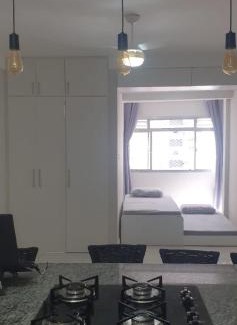 Ponta da Praia Apartamento | Lindo Studio ao lado do Aquário/Praia