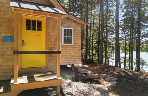 Saint George Cabina | Lindquist Cottage | Waterfront Studio with King Bed, Deck & Shoreline Access
