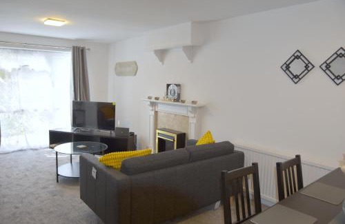 Oadby Casa | Lindrick Villa- 3BD Bunglow , Free parking- Long stays