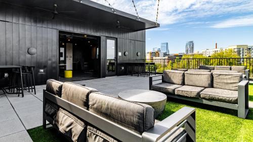 Rolling Mill Hill Casa | Lindsley by AvantStay Balcony Modern Design A Downtown Location